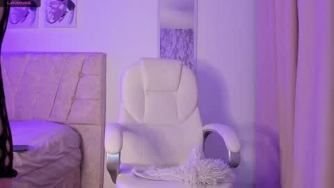   online show from 1, 2, 2025