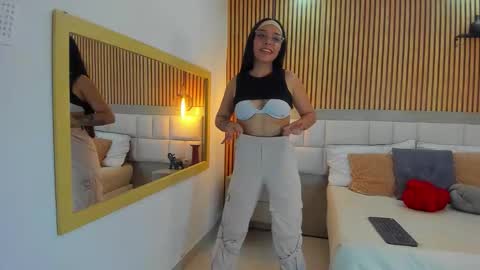 Snapshot of roseaurora chatting on 8, 11, 2025 roseaurora online show from 8, 11, 2025