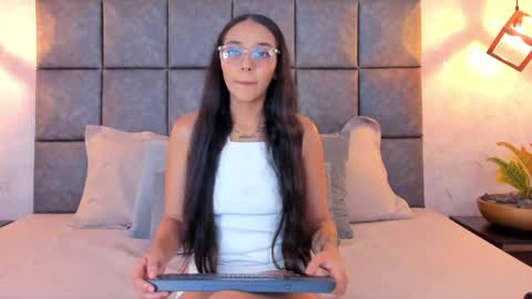 Snapshot of roseaurora chatting on 12, 4, 2026 roseaurora online show from 12, 4, 2026