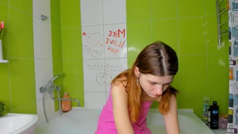 Snapshot of roseblanche2k chatting on 6, 3, 2025 Florin online show from 6, 3, 2025