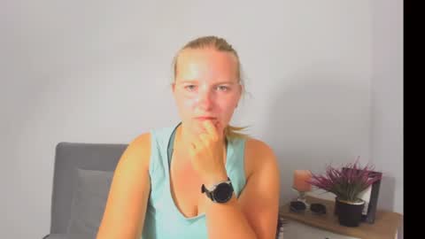 Snapshot of rosehypnotic chatting on 24, 7, 2026 Rose online show from 24, 7, 2026