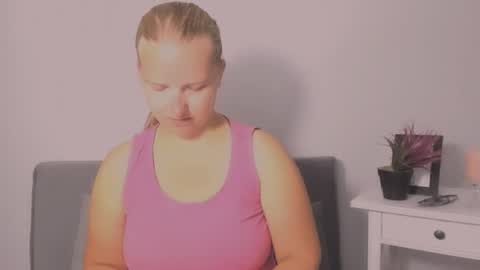 Snapshot of rosehypnotic chatting on 27, 7, 2026 Rose online show from 27, 7, 2026