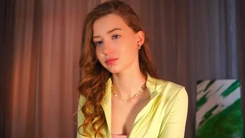 Snapshot of rosellegaeta chatting on 8, 10, 2025 Elsa online show from 8, 10, 2025