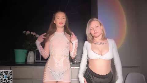 Sophie and Sarah online show from 8, 3, 2026