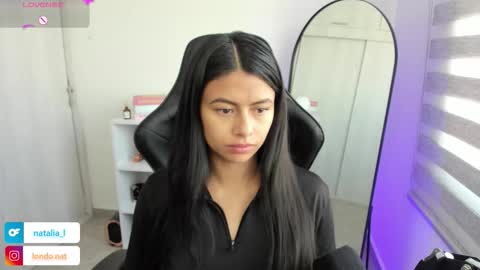 Snapshot of roseparis chatting on 18, 12, 2025 Nat online show from 18, 12, 2025