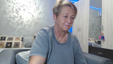 Snapshot of roses_and_lillies chatting on 18, 12, 2024 Lovepinklilly online show from 18, 12, 2024