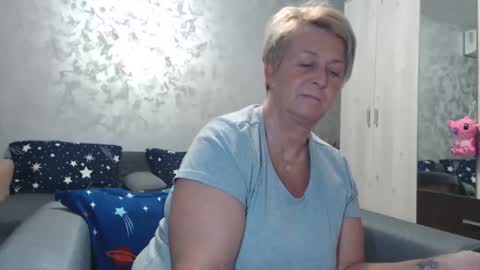 Snapshot of roses_and_lillies chatting on 1, 3, 2025 Lovepinklilly online show from 1, 3, 2025