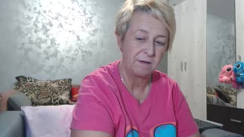 Snapshot of roses_and_lillies chatting on 26, 10, 2025 Lovepinklilly online show from 26, 10, 2025