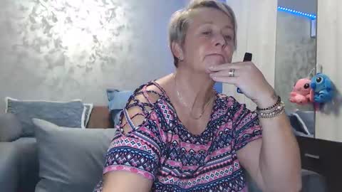 Lovepinklilly online show from 28, 11, 2025