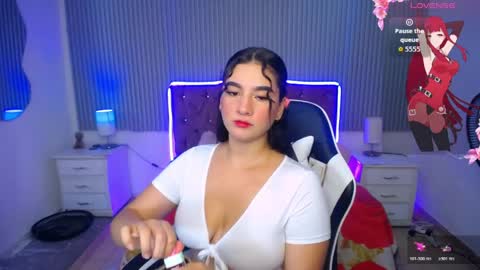 Snapshot of roses_liittle_ chatting on 8, 4, 2026 roses_liittle_ online show from 8, 4, 2026