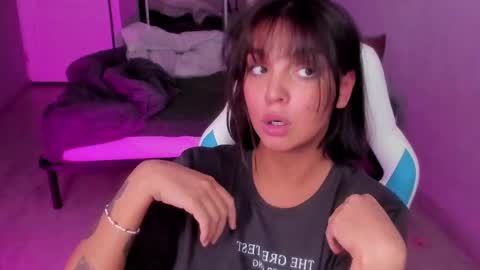 Roshelle online show from 22, 1, 2025