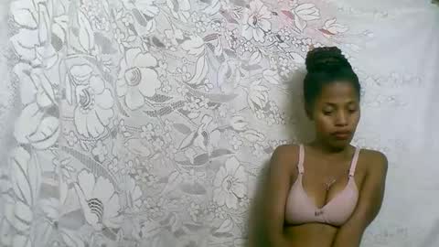 Snapshot of rosiahot1 chatting on 18, 10, 2025 rosia online show from 18, 10, 2025