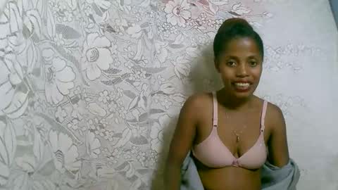 Snapshot of rosiahot1 chatting on 29, 10, 2025 rosia online show from 29, 10, 2025