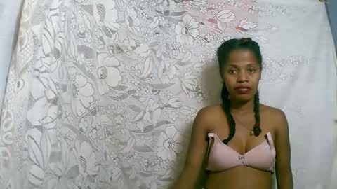 Snapshot of rosiahot1 chatting on 4, 11, 2025 rosia online show from 4, 11, 2025