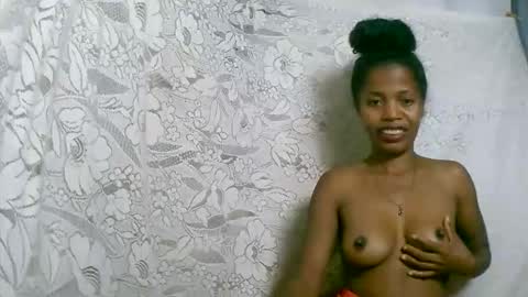 Snapshot of rosiahot1 chatting on 7, 11, 2025 rosia online show from 7, 11, 2025