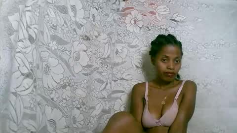 Snapshot of rosiahot1 chatting on 17, 11, 2025 rosia online show from 17, 11, 2025