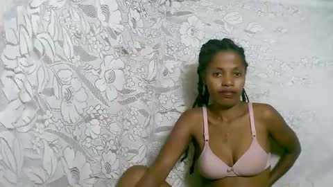 Snapshot of rosiahot1 chatting on 18, 11, 2025 rosia online show from 18, 11, 2025