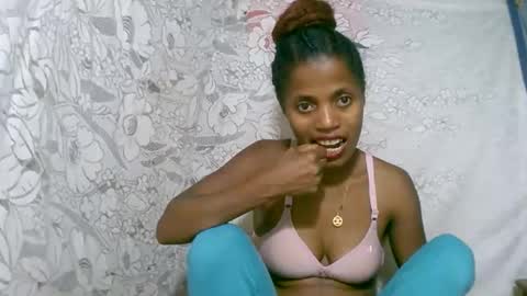 Snapshot of rosiahot1 chatting on 30, 11, 2025 rosia online show from 30, 11, 2025