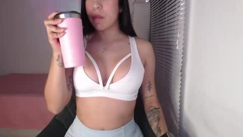 Snapshot of rosiehw chatting on 22, 10, 2025 rosiehw online show from 22, 10, 2025