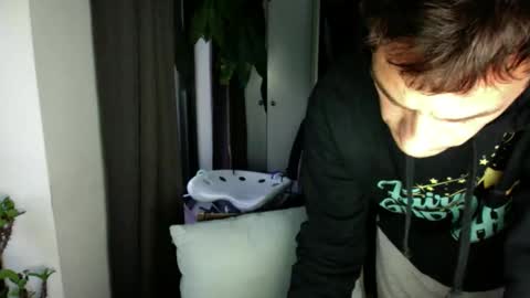 Snapshot of rosscollab chatting on 16, 11, 2025 RossCollab online show from 16, 11, 2025