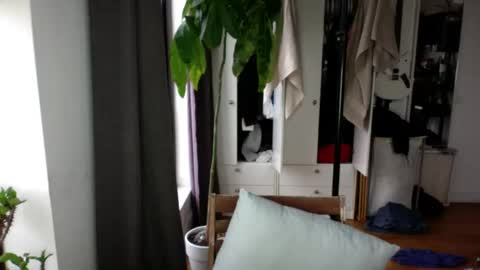 Snapshot of rosscollab chatting on 19, 11, 2025 RossCollab online show from 19, 11, 2025