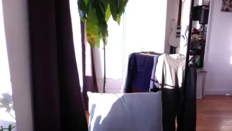 Snapshot of rosscollab chatting on 1, 12, 2025 RossCollab online show from 1, 12, 2025