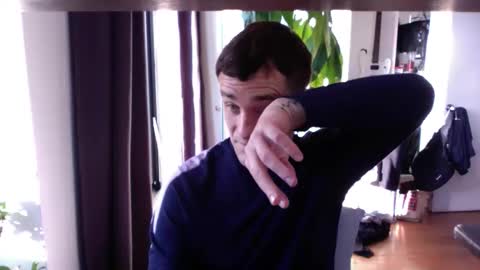 Snapshot of rosscollab chatting on 18, 12, 2025 RossCollab online show from 18, 12, 2025