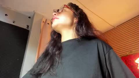 Snapshot of rosse_25 chatting on 14, 10, 2025 Would you like to help me with supplementation and sports suits so I can compete in powerlifting  online show from 14, 10, 2025
