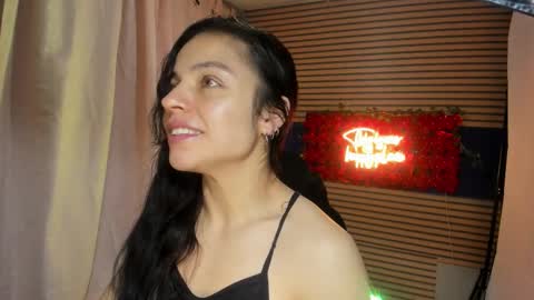 Snapshot of rosse_25 chatting on 25, 10, 2025 Would you like to help me with supplementation and sports suits so I can compete in powerlifting  online show from 25, 10, 2025