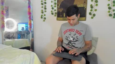 Snapshot of rosse_dredd chatting on 26, 9, 2025 Anal for the first time 40000tks online show from 26, 9, 2025