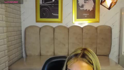 Snapshot of rosse_jeane_v chatting on 18, 12, 2025 rosse jeane v online show from 18, 12, 2025