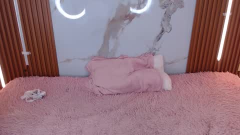 Rossi Hill online show from 23, 11, 2025