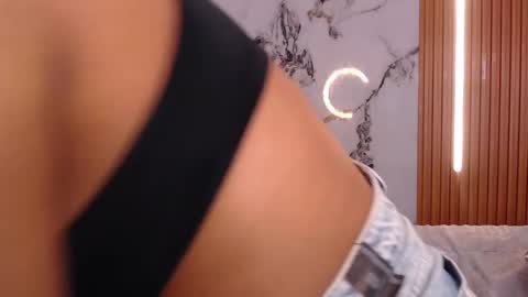 Rossi Hill online show from 5, 1, 2026