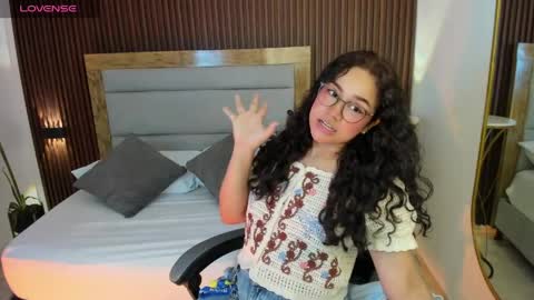 Snapshot of rossie_lanie_ chatting on 8, 4, 2026 rossie_lanie_ online show from 8, 4, 2026