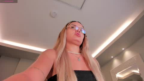 Snapshot of rossirivers chatting on 9, 4, 2026 Rossie Rivers online show from 9, 4, 2026