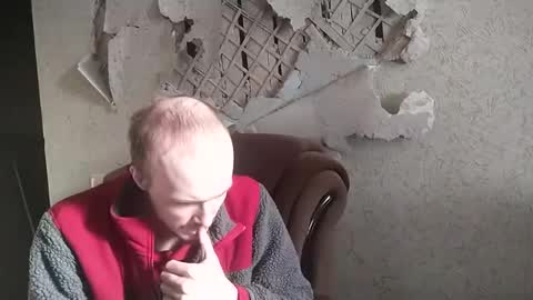 Snapshot of rostislav00 chatting on 2, 3, 2025 Ros online show from 2, 3, 2025