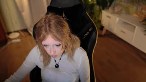 rosy_petal online show from 11, 9, 2025