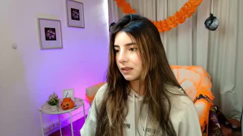 Snapshot of rousee_v chatting on 22, 10, 2025 Rousee online show from 22, 10, 2025