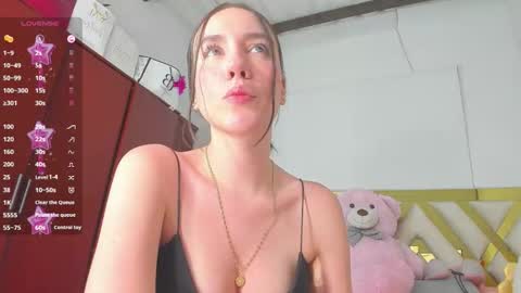 Snapshot of rousee_yarelds chatting on 14, 10, 2025 rousee_yarelds online show from 14, 10, 2025