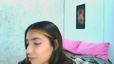 Snapshot of rousse_violet chatting on 27, 2, 2025 rousse_violet online show from 27, 2, 2025