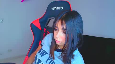 Snapshot of rousse_violet chatting on 23, 9, 2025 rousse_violet online show from 23, 9, 2025