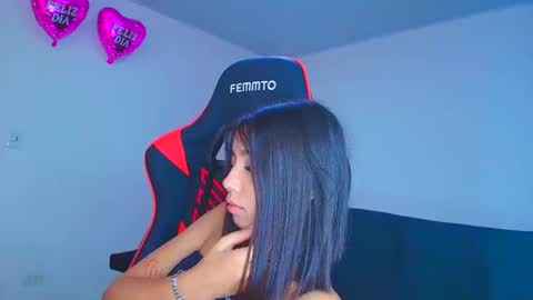 Snapshot of rousse_violet chatting on 5, 10, 2025 rousse_violet online show from 5, 10, 2025