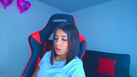 Snapshot of rousse_violet chatting on 17, 10, 2025 rousse_violet online show from 17, 10, 2025