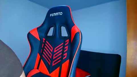 Snapshot of rousse_violet chatting on 4, 11, 2025 rousse_violet online show from 4, 11, 2025