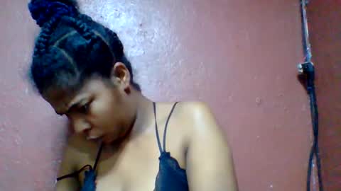 rovaelyah online show from 25, 5, 2026