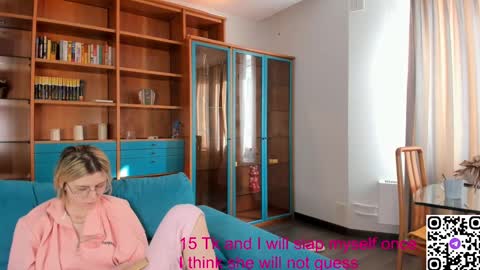 Snapshot of rowenacady chatting on 4, 3, 2025 rowenacady online show from 4, 3, 2025