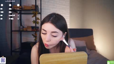 Snapshot of rowenahallman chatting on 23, 1, 2025 Michelle online show from 23, 1, 2025