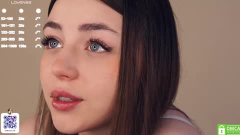 Snapshot of rowenahallman chatting on 28, 1, 2025 Michelle online show from 28, 1, 2025