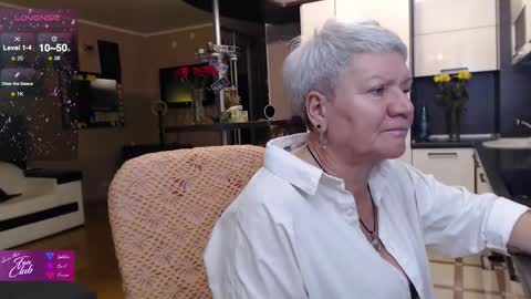 Snapshot of roxana_brooks chatting on 11, 11, 2025 Roxana online show from 11, 11, 2025