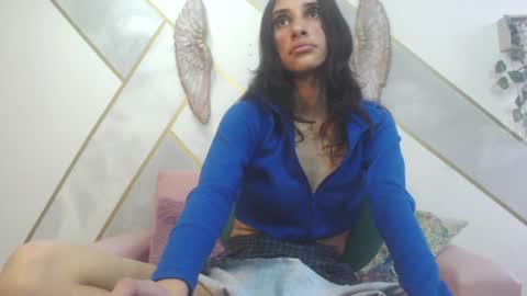 Snapshot of roxana_cyrano chatting on 4, 12, 2024 online show from 4, 12, 2024